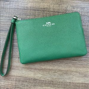Coach Wristlet NEW. Shamrock green. Corner zip